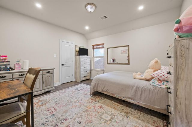 12411 Emerald Lane, Mont Belvieu, TX 77535