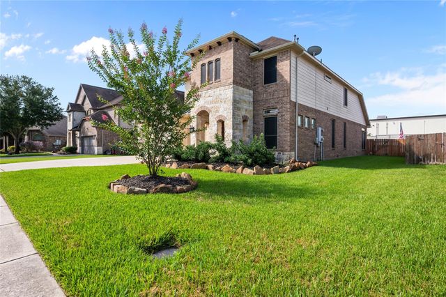 12411 Emerald Lane, Mont Belvieu, TX 77535
