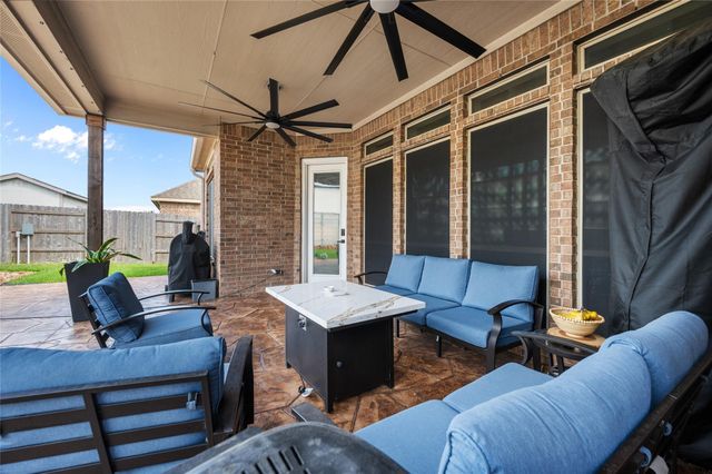 12411 Emerald Lane, Mont Belvieu, TX 77535