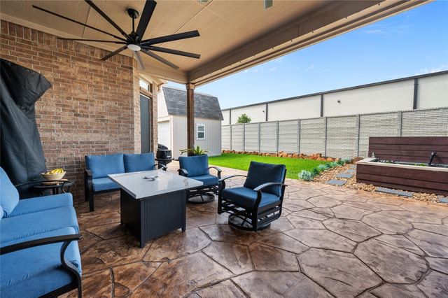 12411 Emerald Lane, Mont Belvieu, TX 77535