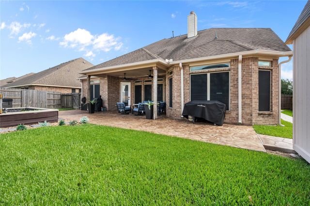12411 Emerald Lane, Mont Belvieu, TX 77535