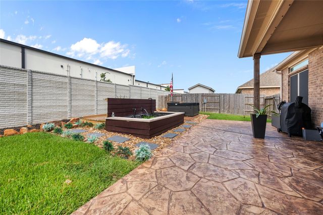 12411 Emerald Lane, Mont Belvieu, TX 77535