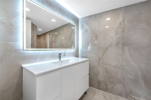 3590 S Ocean Boulevard 410, South Palm Beach, FL 33480