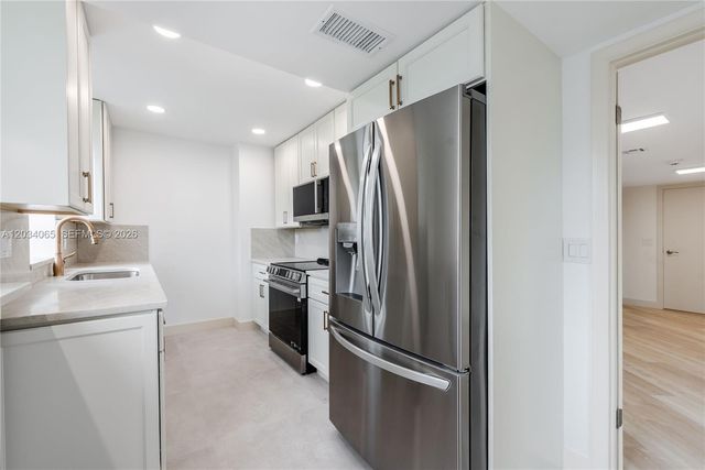 3590 S Ocean Boulevard 410, South Palm Beach, FL 33480