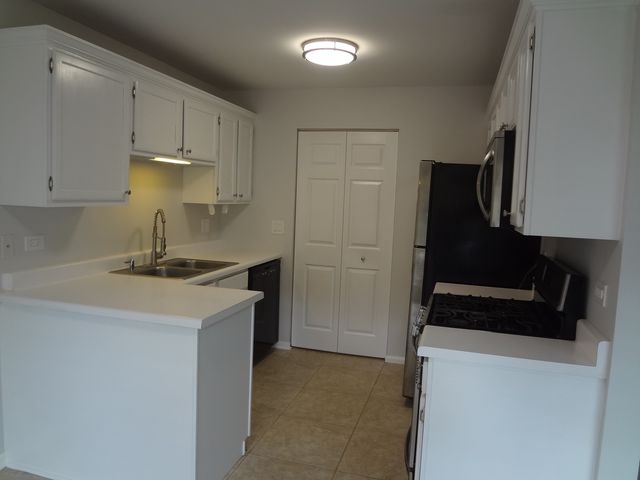 220 Brett Circle B, Wauconda, IL 60084