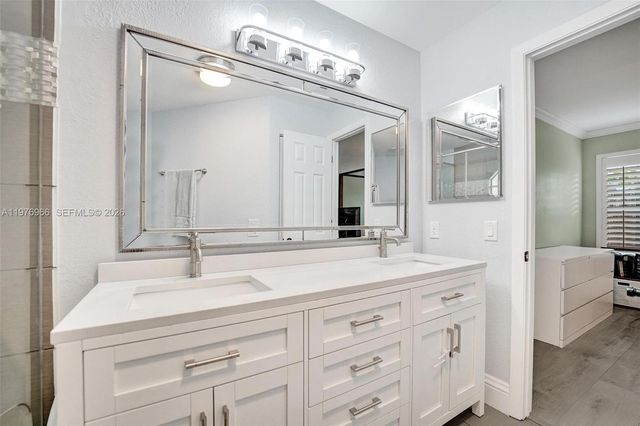 9304 Arborwood Cir, Davie, FL 33328