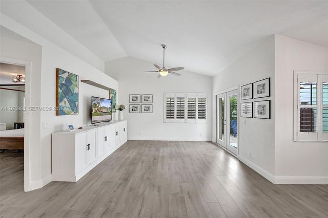 9304 Arborwood Cir, Davie, FL 33328