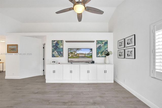 9304 Arborwood Cir, Davie, FL 33328