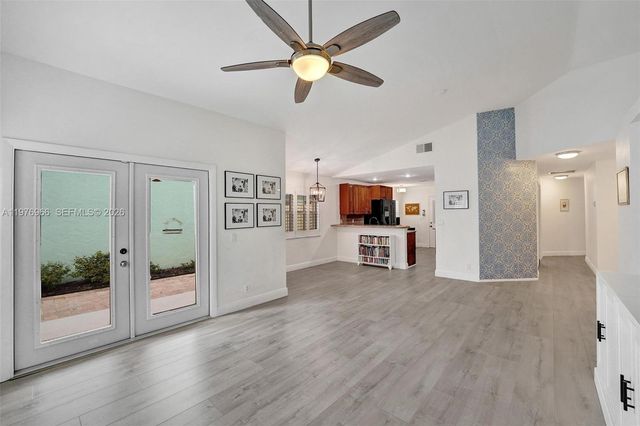 9304 Arborwood Cir, Davie, FL 33328