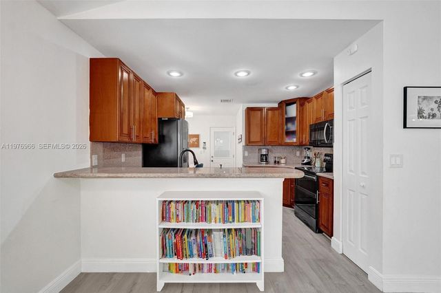 9304 Arborwood Cir, Davie, FL 33328