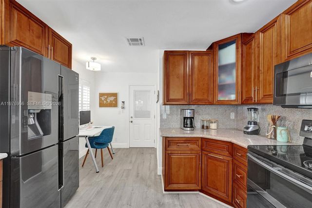 9304 Arborwood Cir, Davie, FL 33328