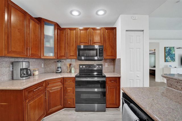 9304 Arborwood Cir, Davie, FL 33328