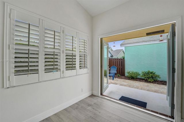 9304 Arborwood Cir, Davie, FL 33328