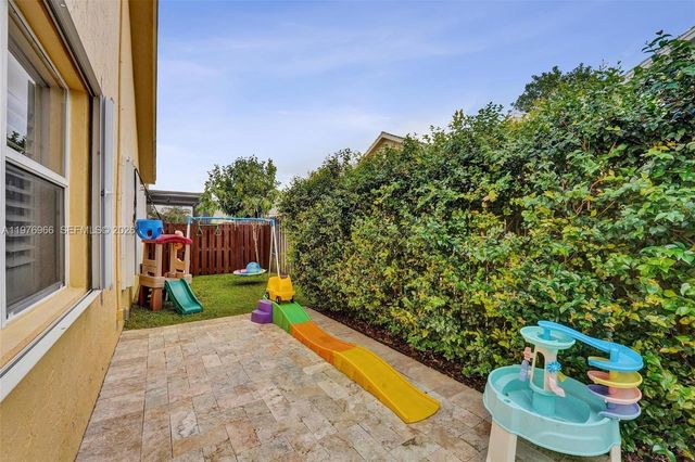 9304 Arborwood Cir, Davie, FL 33328