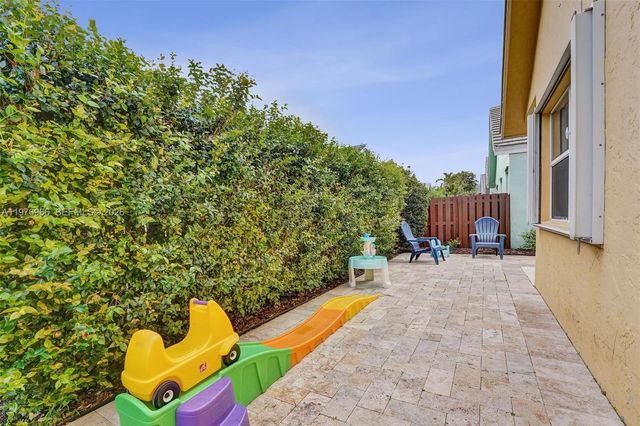 9304 Arborwood Cir, Davie, FL 33328