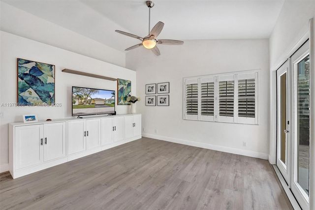 9304 Arborwood Cir, Davie, FL 33328