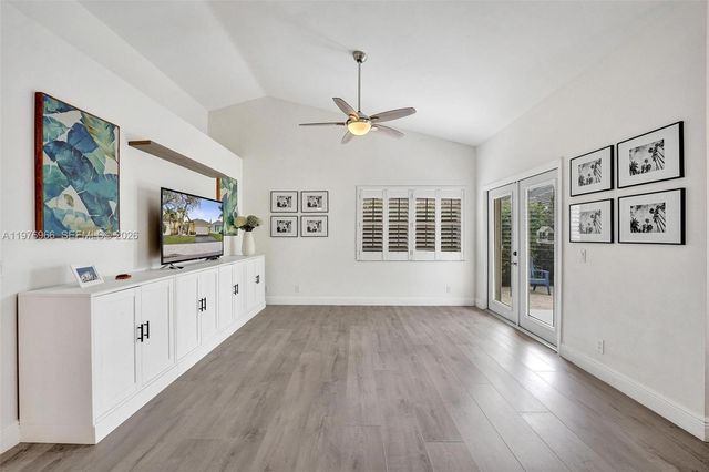 9304 Arborwood Cir, Davie, FL 33328