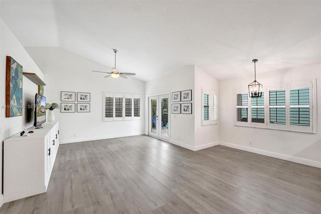 9304 Arborwood Cir, Davie, FL 33328