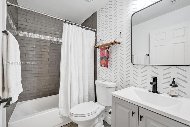 9304 Arborwood Cir, Davie, FL 33328