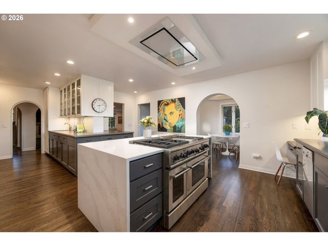 4422 Sw FAIRVIEW Blvd, Portland, OR 97221