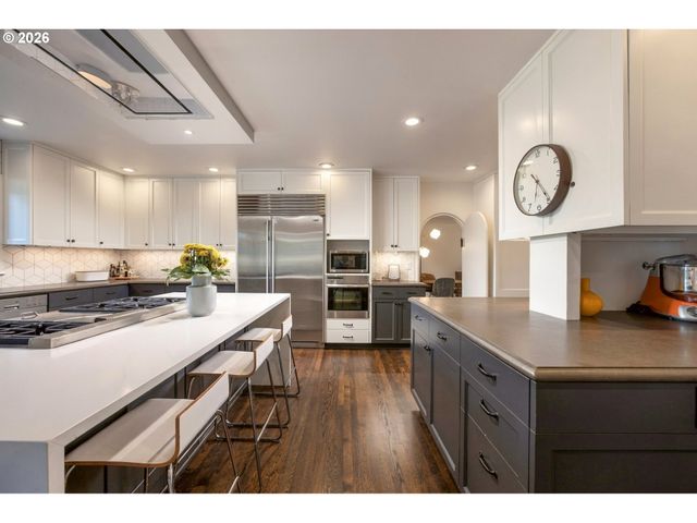 4422 Sw FAIRVIEW Blvd, Portland, OR 97221