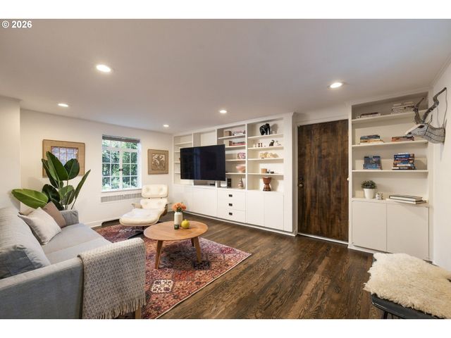 4422 Sw FAIRVIEW Blvd, Portland, OR 97221
