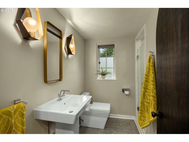 4422 Sw FAIRVIEW Blvd, Portland, OR 97221