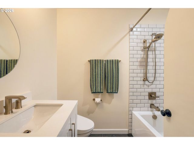 4422 Sw FAIRVIEW Blvd, Portland, OR 97221