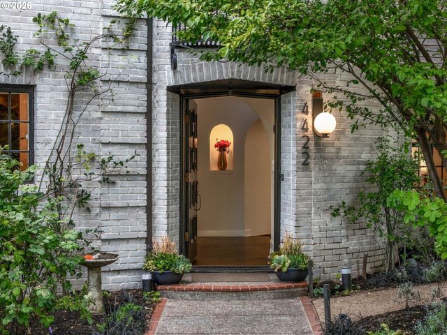 4422 Sw FAIRVIEW Blvd, Portland, OR 97221