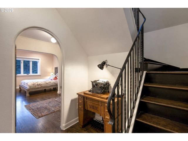 4422 Sw FAIRVIEW Blvd, Portland, OR 97221