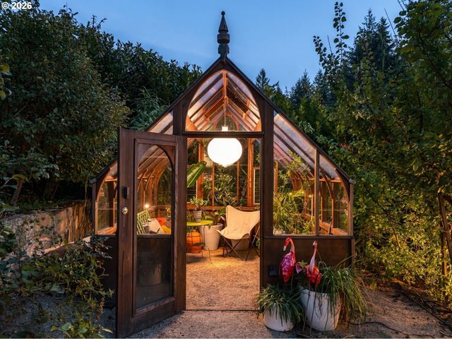 4422 Sw FAIRVIEW Blvd, Portland, OR 97221