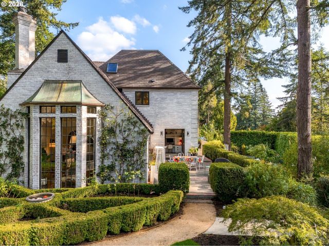 4422 Sw FAIRVIEW Blvd, Portland, OR 97221