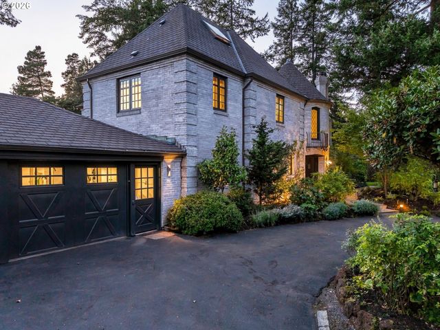 4422 Sw FAIRVIEW Blvd, Portland, OR 97221