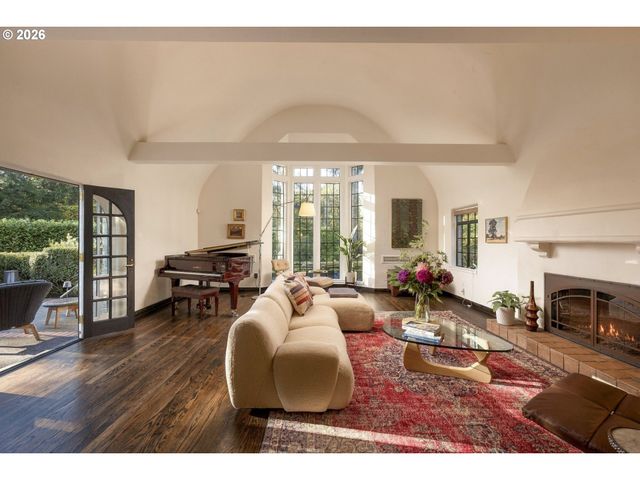 4422 Sw FAIRVIEW Blvd, Portland, OR 97221