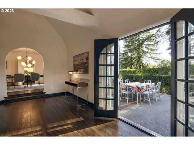 4422 Sw FAIRVIEW Blvd, Portland, OR 97221