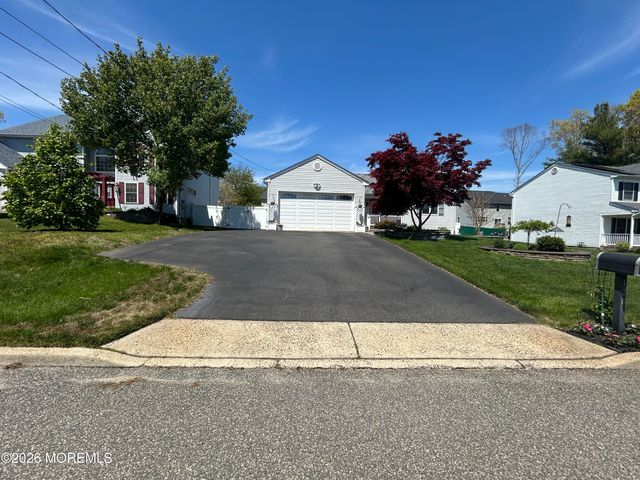 128 Gangway Lane, Manahawkin, NJ 08050