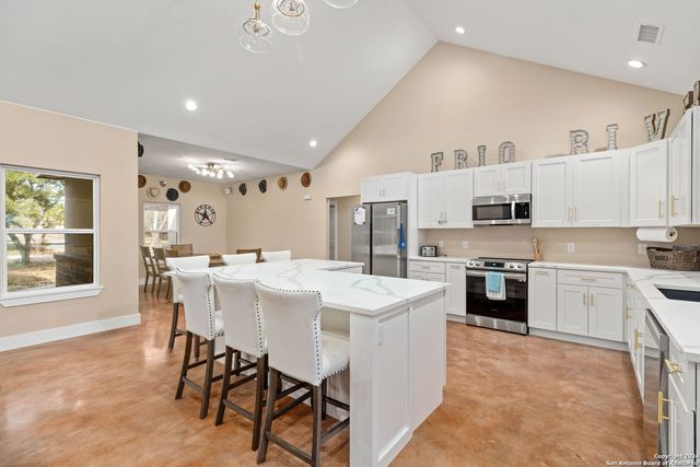 822 Mountain Valley, Concan, TX 78838