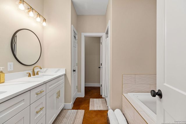 822 Mountain Valley, Concan, TX 78838