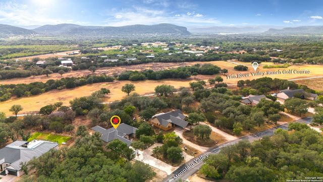 822 Mountain Valley, Concan, TX 78838
