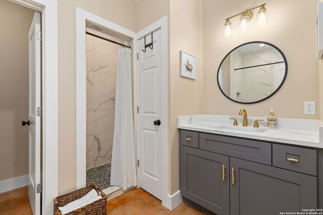 822 Mountain Valley, Concan, TX 78838