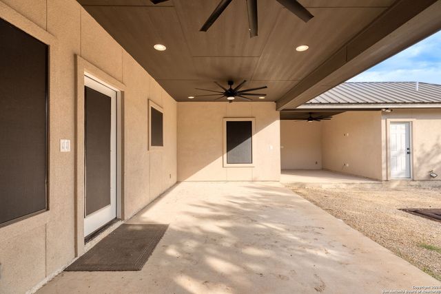 822 Mountain Valley, Concan, TX 78838