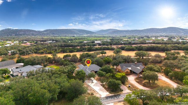 822 Mountain Valley, Concan, TX 78838