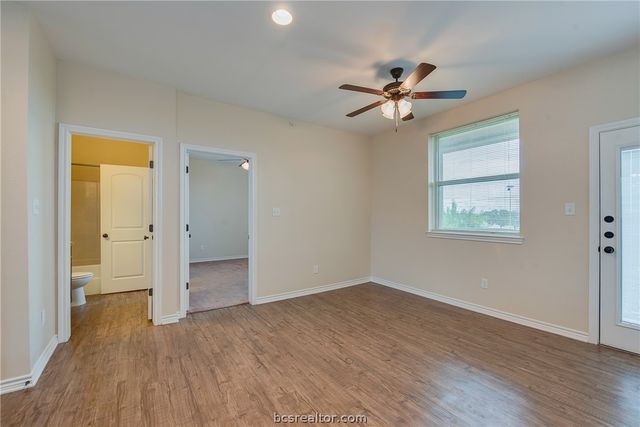 1915 Dartmouth Street 4031, College Station, TX 77840