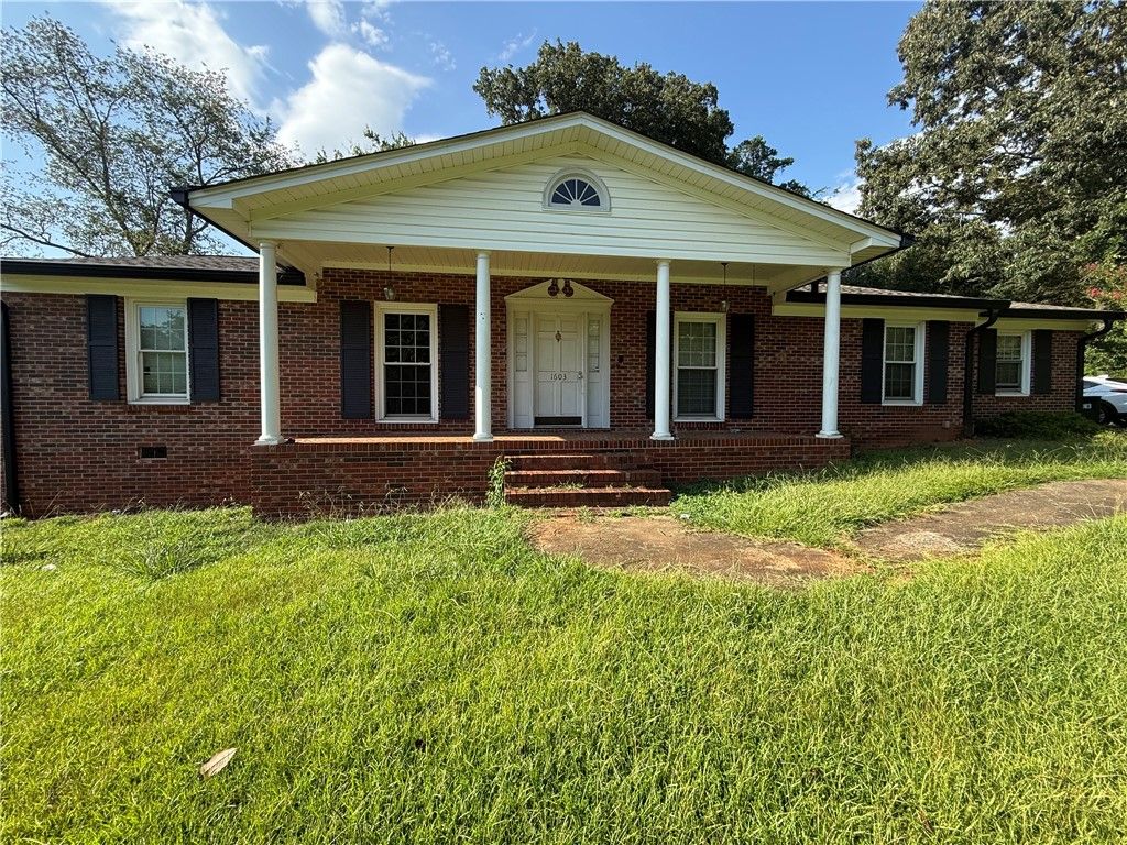 1603 Cherokee Drive, Seneca, SC 29672