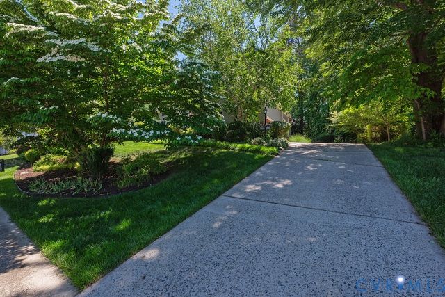 15731 Fox Marsh Dr, Moseley, VA 23120