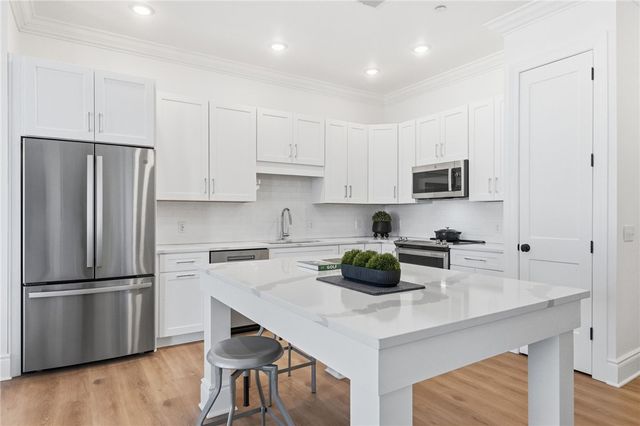 1 1st Street 310, Oakmont, PA 15139