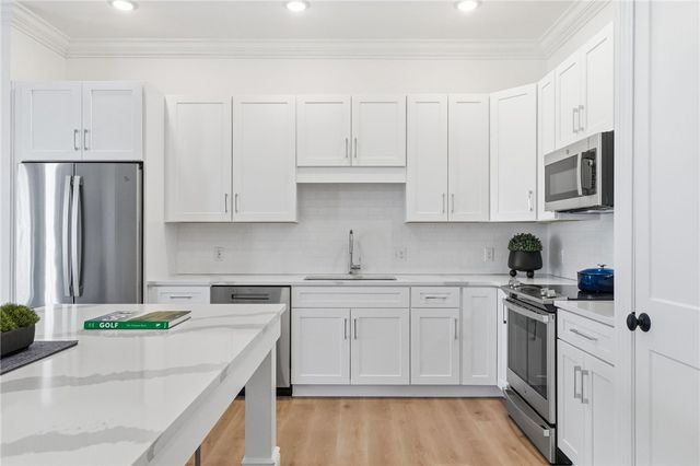 1 1st Street 310, Oakmont, PA 15139