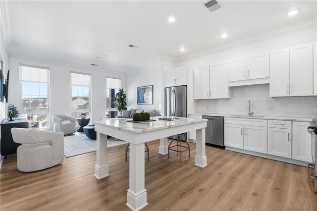 1 1st Street 310, Oakmont, PA 15139