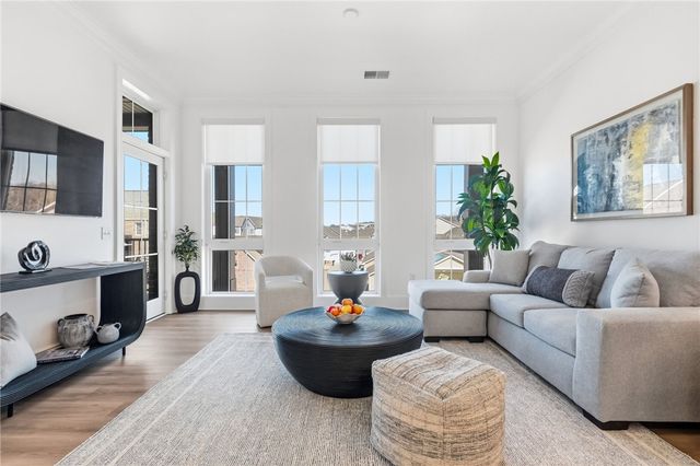 1 1st Street 310, Oakmont, PA 15139