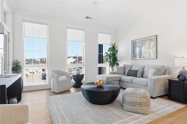 1 1st Street 310, Oakmont, PA 15139